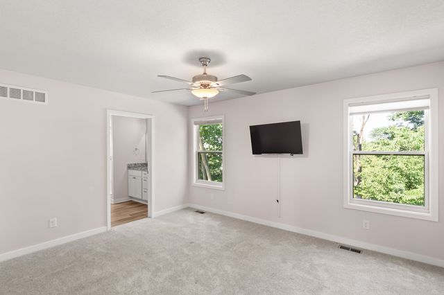 186 NE 56th Street, Pleasant Hill, IA 50327