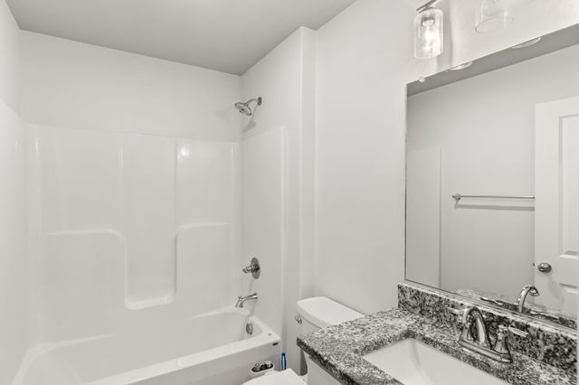 186 NE 56th Street, Pleasant Hill, IA 50327