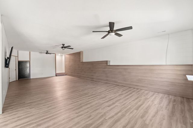 186 NE 56th Street, Pleasant Hill, IA 50327