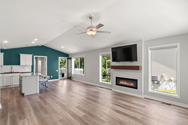186 NE 56th Street, Pleasant Hill, IA 50327