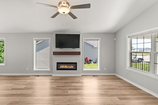 186 NE 56th Street, Pleasant Hill, IA 50327
