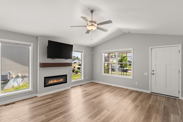 186 NE 56th Street, Pleasant Hill, IA 50327