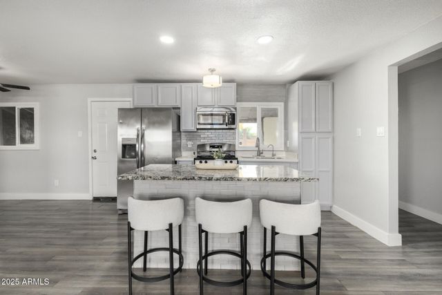 619 W CHIPMAN Road, Phoenix, AZ 85041