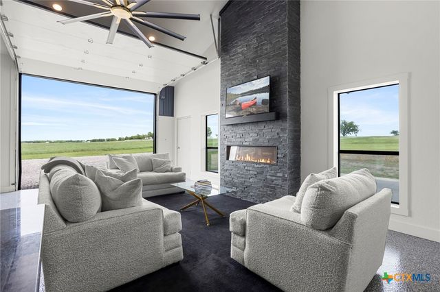 295 Honey Bee Lane, Rogers, TX 76569