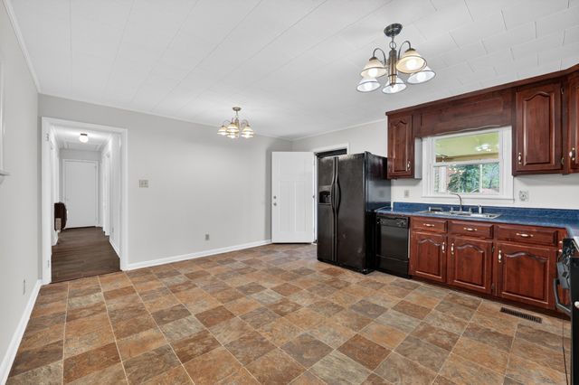 140 Simmons Cir, Fayetteville, TN 37334