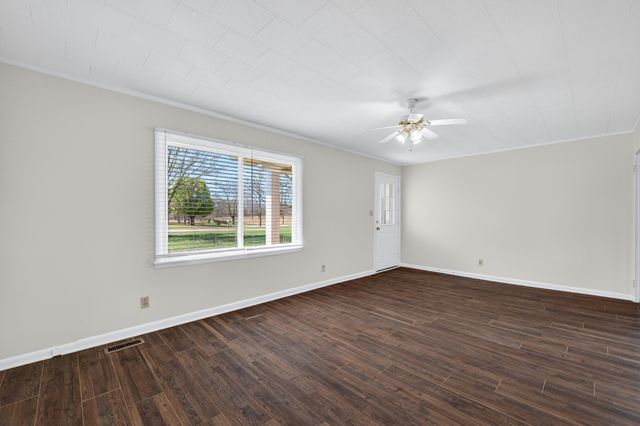 140 Simmons Cir, Fayetteville, TN 37334