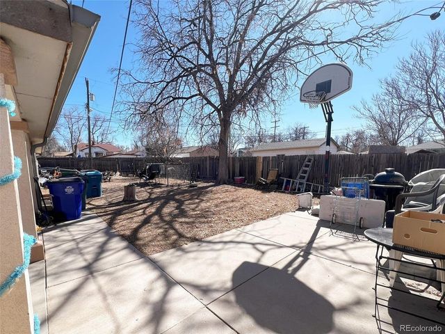 1922 Fulton St, Aurora, CO 80010