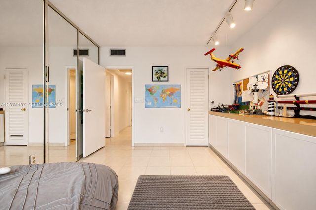 300 Bayview Drive 807, Sunny Isles Beach, FL 33160