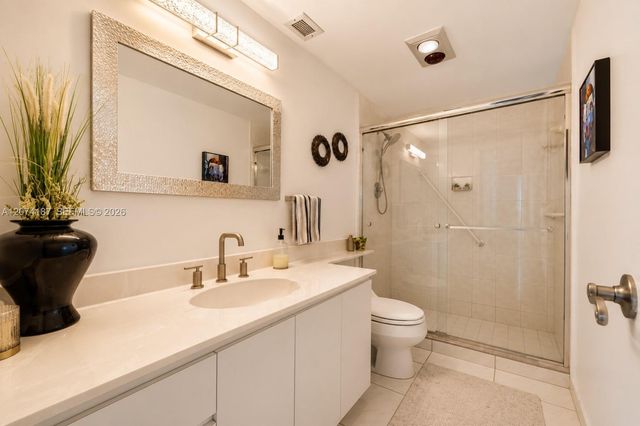 300 Bayview Drive 807, Sunny Isles Beach, FL 33160