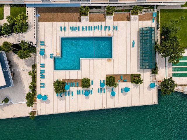 300 Bayview Drive 807, Sunny Isles Beach, FL 33160