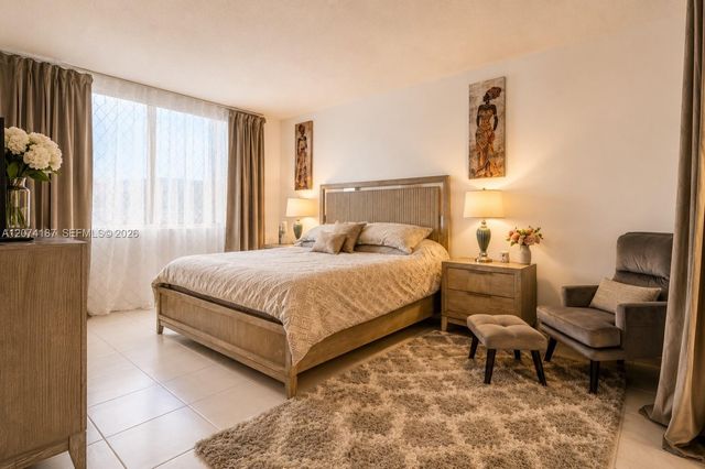 300 Bayview Drive 807, Sunny Isles Beach, FL 33160