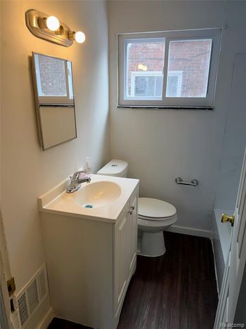 16572 Snowden Street, Detroit, MI 48235