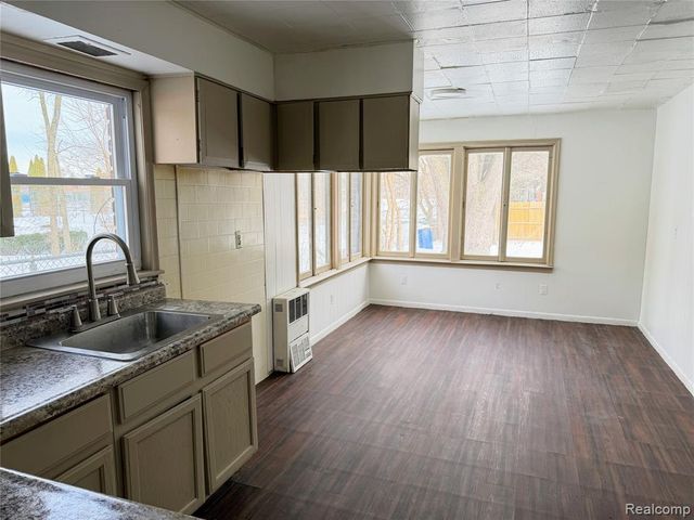 16572 Snowden Street, Detroit, MI 48235