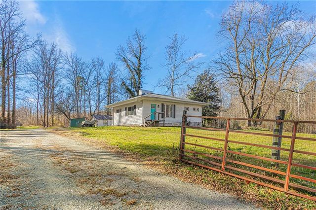 4244 Alamance Church Road, Liberty, NC 27298