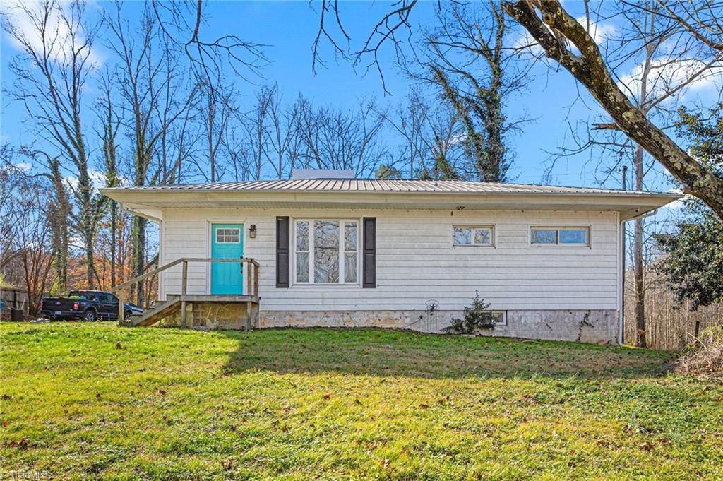 4244 Alamance Church Road, Liberty, NC 27298