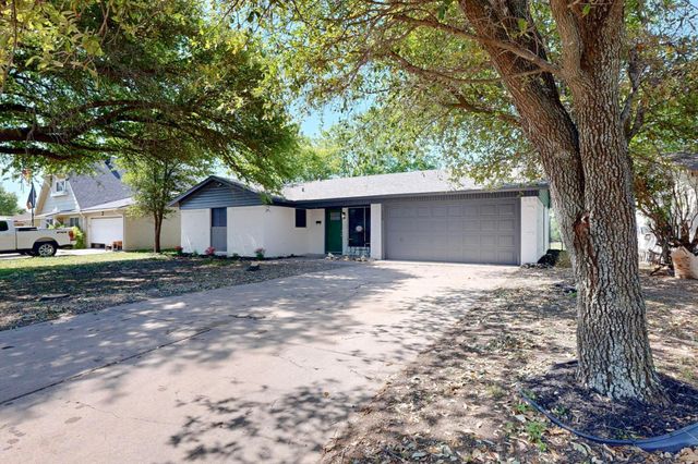 128 SE Gardens Boulevard, Burleson, TX 76028