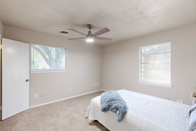 128 SE Gardens Boulevard, Burleson, TX 76028