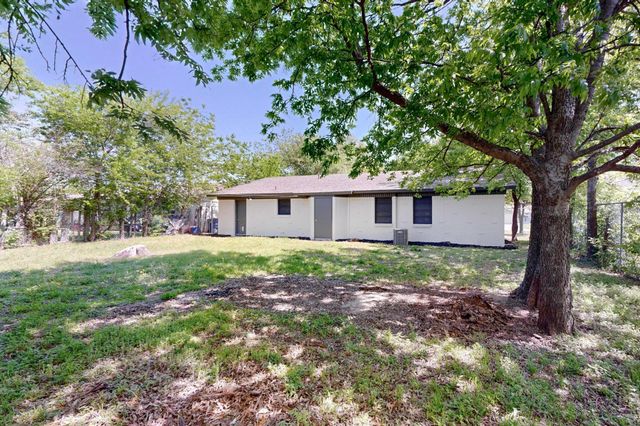 128 SE Gardens Boulevard, Burleson, TX 76028