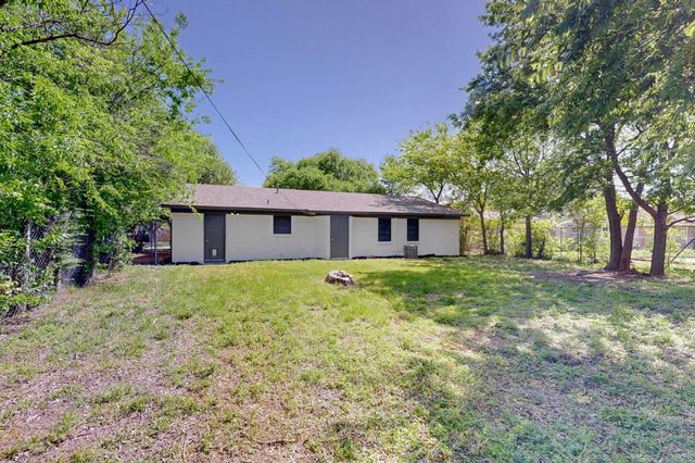 128 SE Gardens Boulevard, Burleson, TX 76028