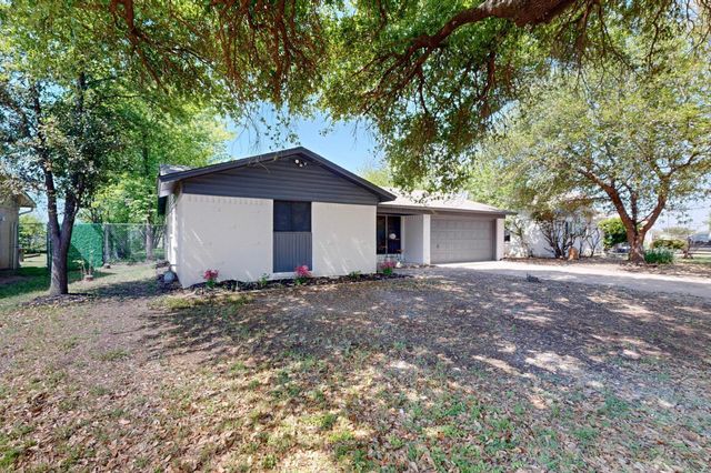 128 SE Gardens Boulevard, Burleson, TX 76028