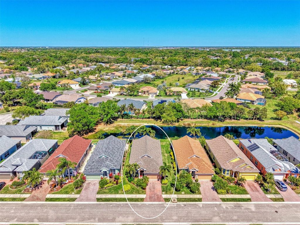 Image 5 of property listing at 2104 MATTAMY COURT, Venice, FL 34292