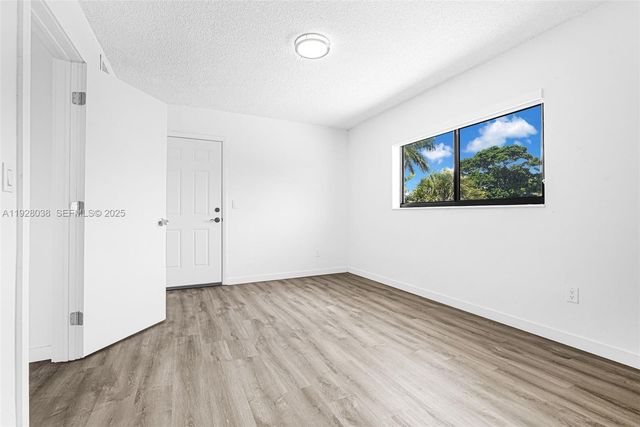 13210 Memorial Hwy 221, North Miami, FL 33161