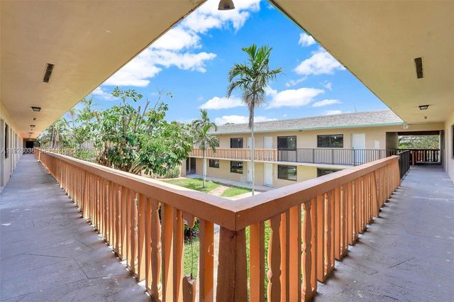 13210 Memorial Hwy 221, North Miami, FL 33161