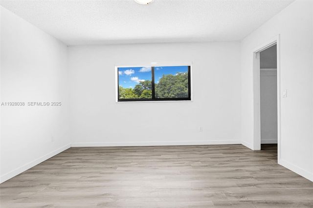 13210 Memorial Hwy 221, North Miami, FL 33161