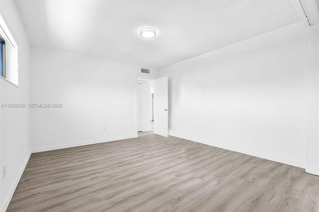 13210 Memorial Hwy 221, North Miami, FL 33161