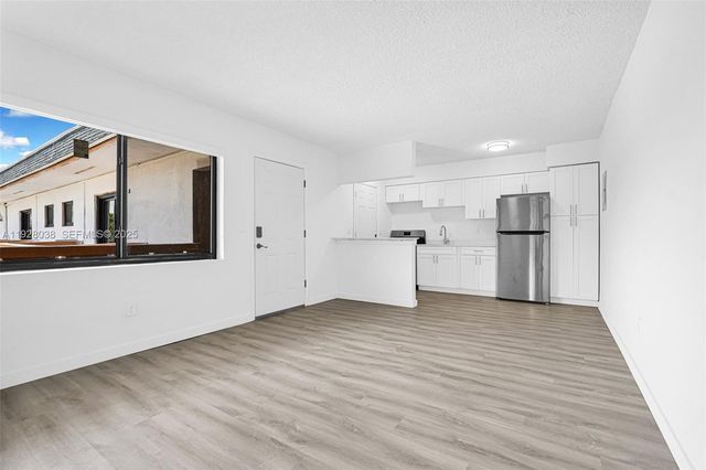 13210 Memorial Hwy 221, North Miami, FL 33161