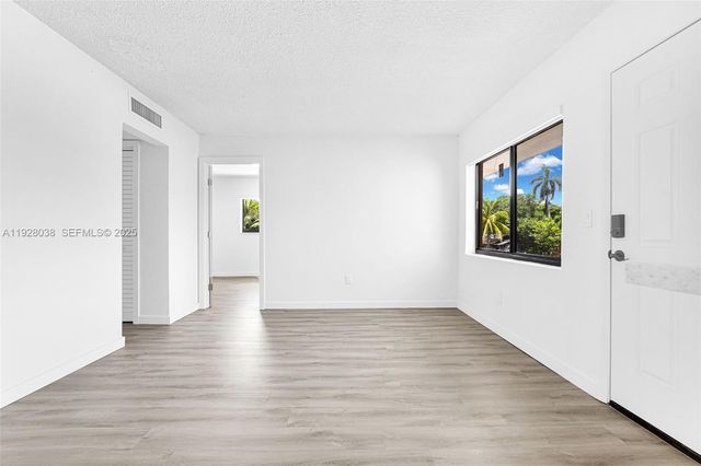 13210 Memorial Hwy 221, North Miami, FL 33161