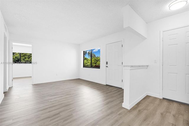 13210 Memorial Hwy 221, North Miami, FL 33161