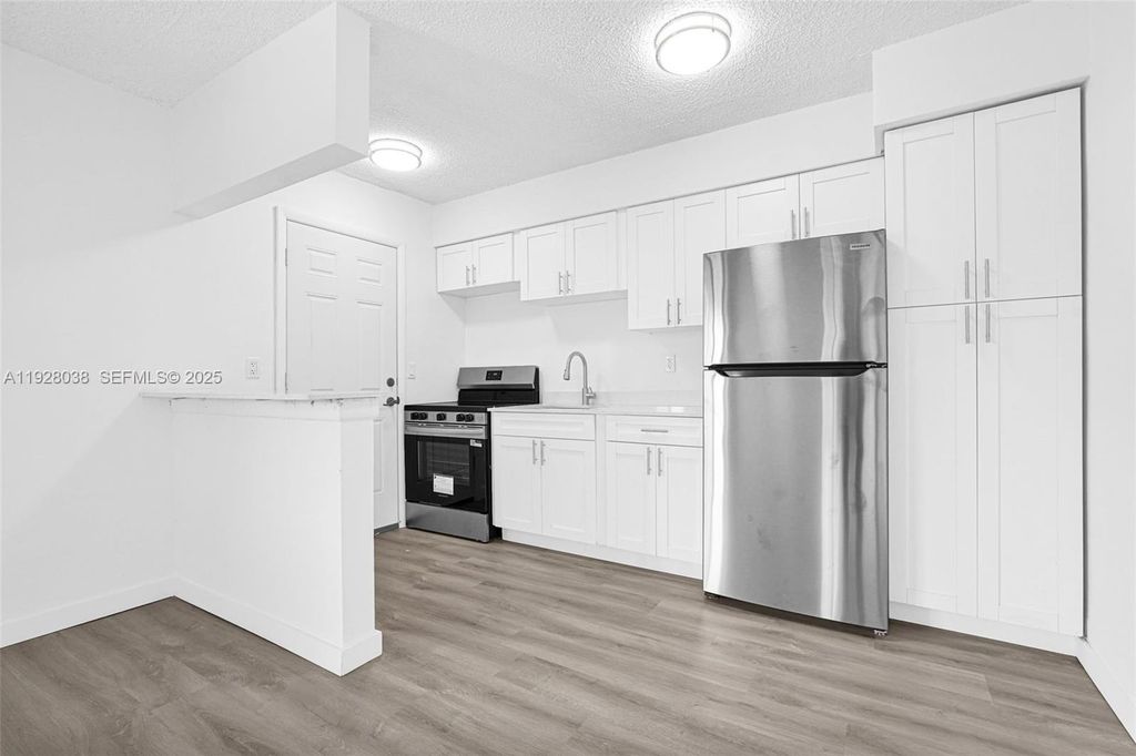 13210 Memorial Hwy 221, North Miami, FL 33161