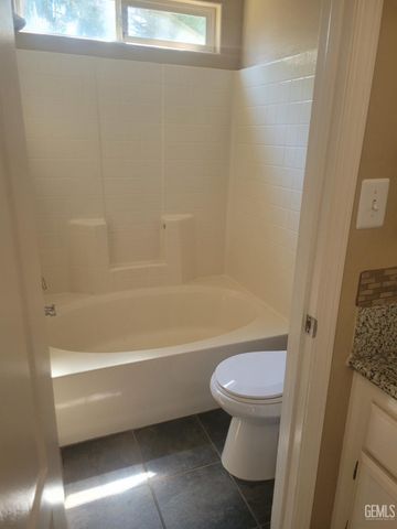 6907 Rush Point Court, Bakersfield, CA 93313