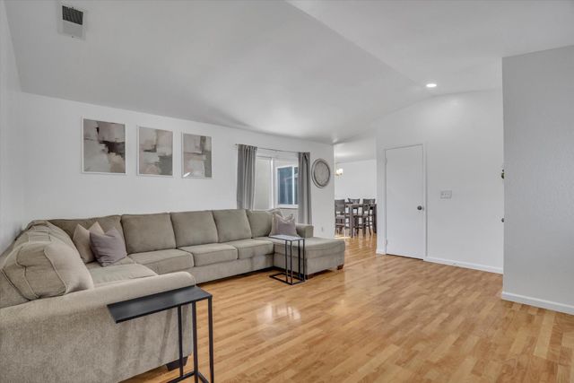 901 Wilma Dr, Modesto, CA 95351