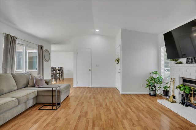 901 Wilma Dr, Modesto, CA 95351