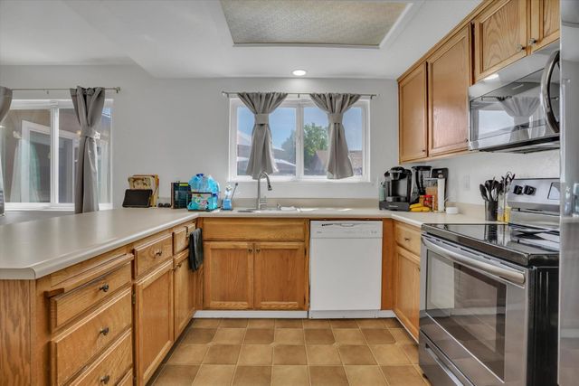 901 Wilma Dr, Modesto, CA 95351