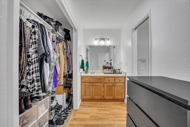 901 Wilma Dr, Modesto, CA 95351