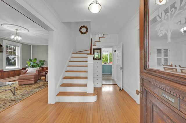 26 Nelson Pl, Worcester, MA 01605