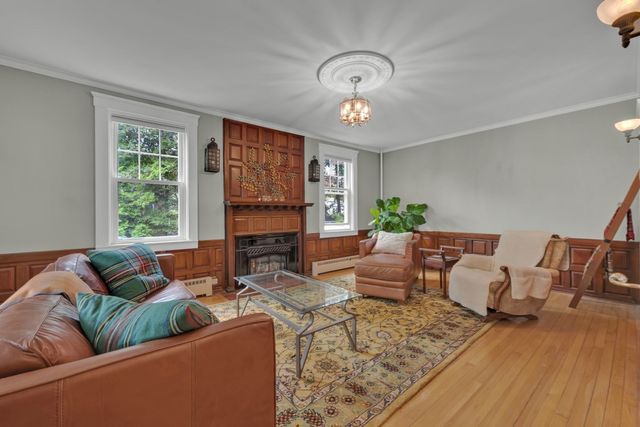 26 Nelson Pl, Worcester, MA 01605