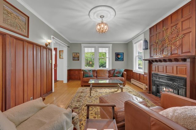 26 Nelson Pl, Worcester, MA 01605