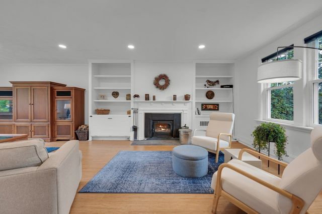 26 Nelson Pl, Worcester, MA 01605