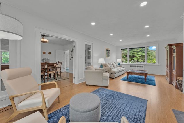 26 Nelson Pl, Worcester, MA 01605