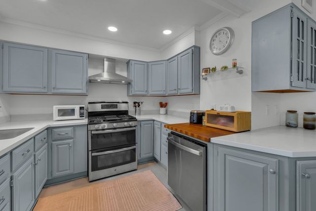 26 Nelson Pl, Worcester, MA 01605