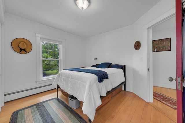 26 Nelson Pl, Worcester, MA 01605