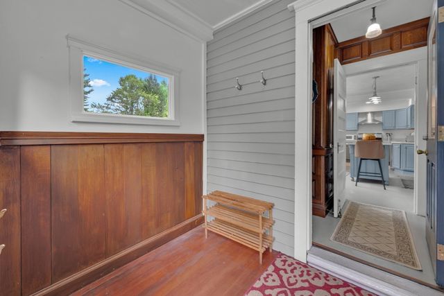 26 Nelson Pl, Worcester, MA 01605