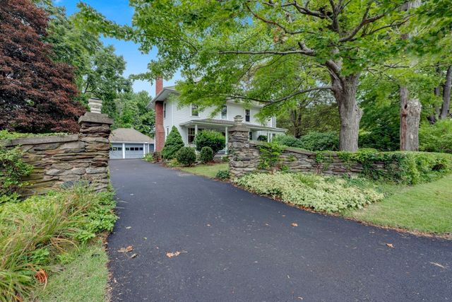 26 Nelson Pl, Worcester, MA 01605