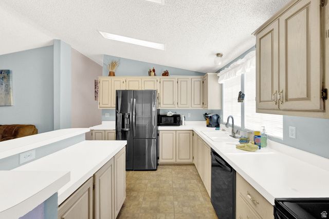 2866 S HAMPTON PARK DR, West Valley City, UT 84119