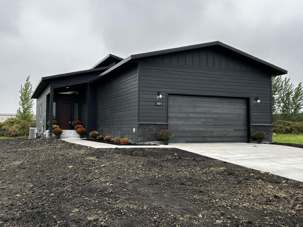 801 1st Avenue NW, Hillsboro, ND 58045 — exterior