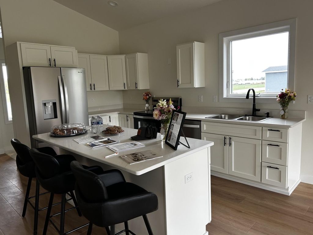 801 1st Avenue NW, Hillsboro, ND 58045 — photo 2